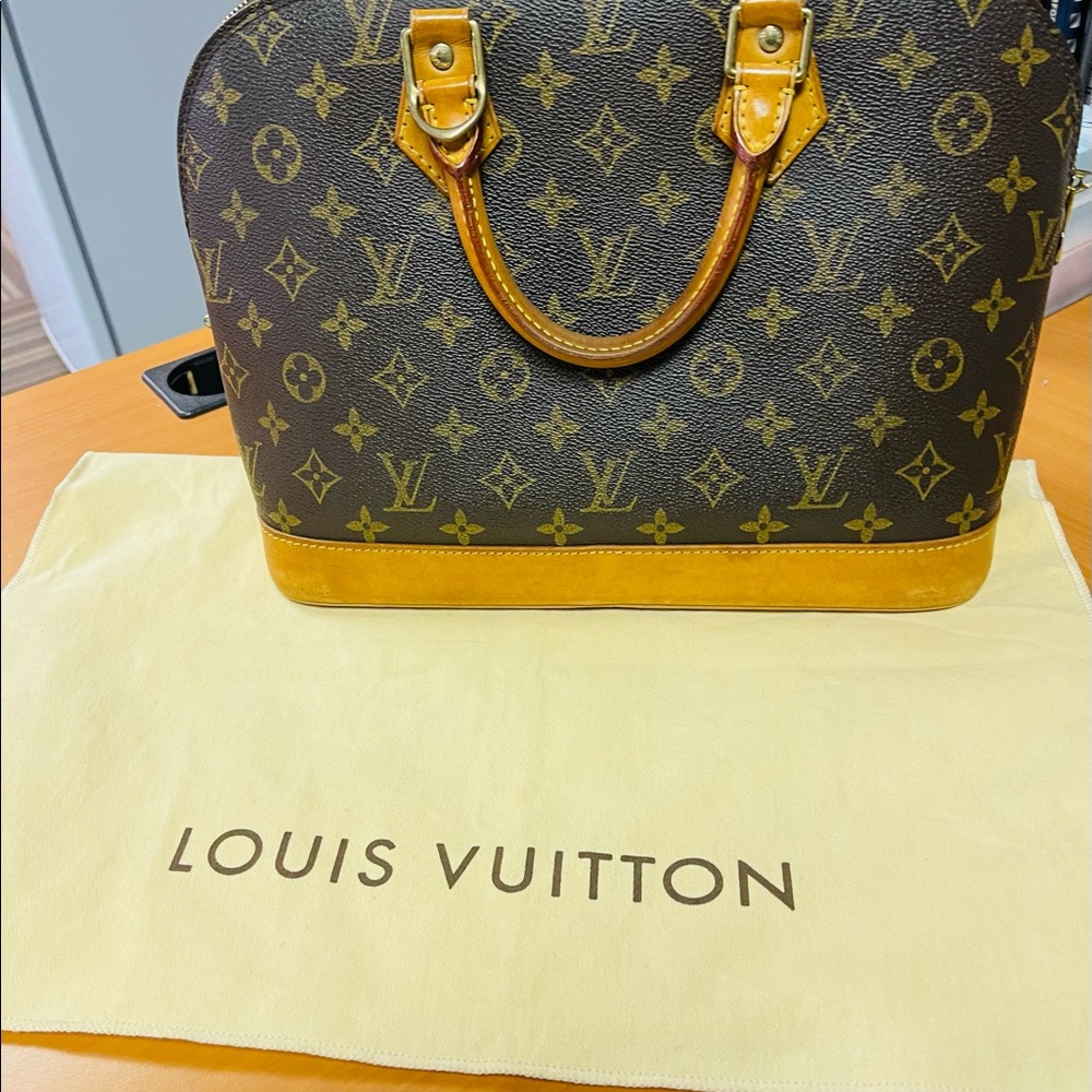 ⭐️BEAUTIFUL⭐️ Louis Vuitton Alma PM bag